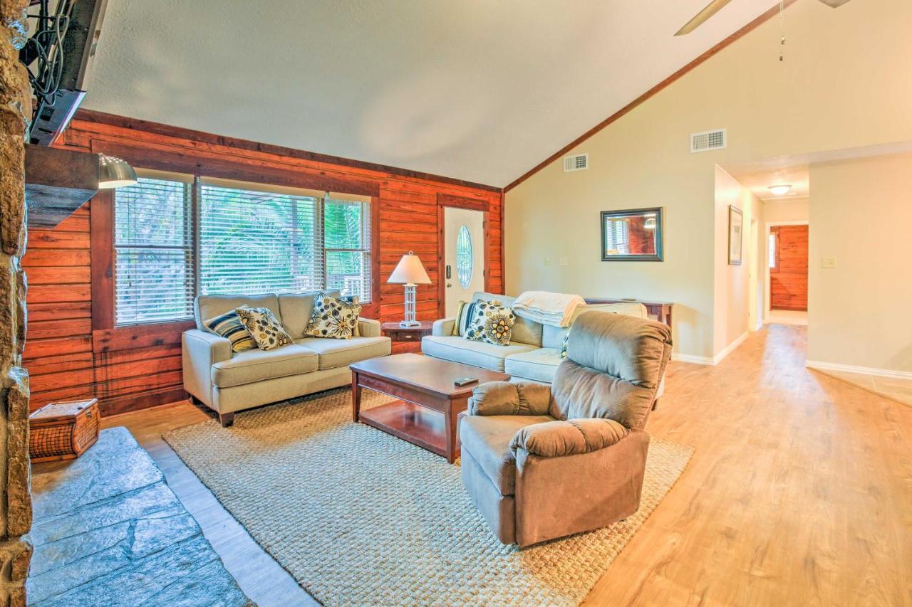 Spacious Kemah Clear Lake Home With Porch And Fire Pit エクステリア 写真
