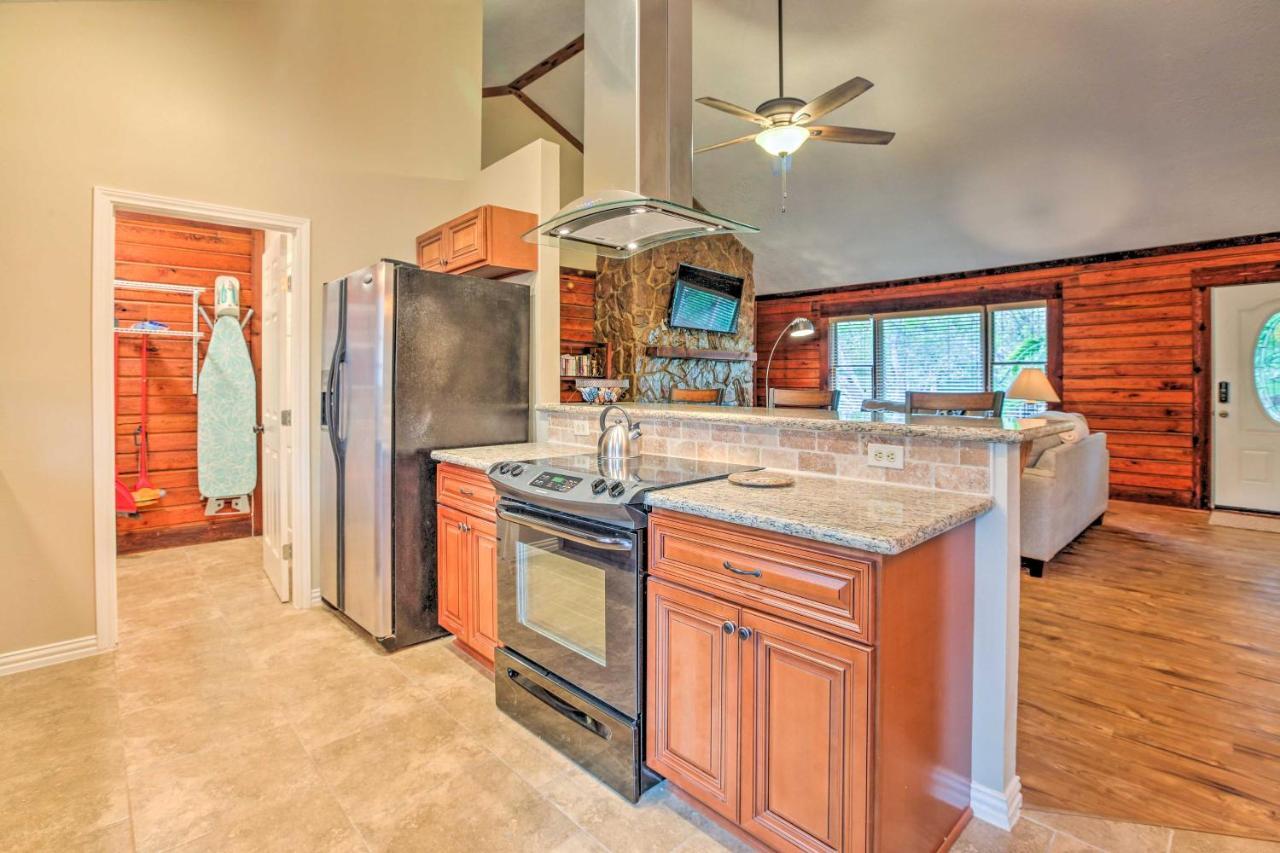 Spacious Kemah Clear Lake Home With Porch And Fire Pit エクステリア 写真