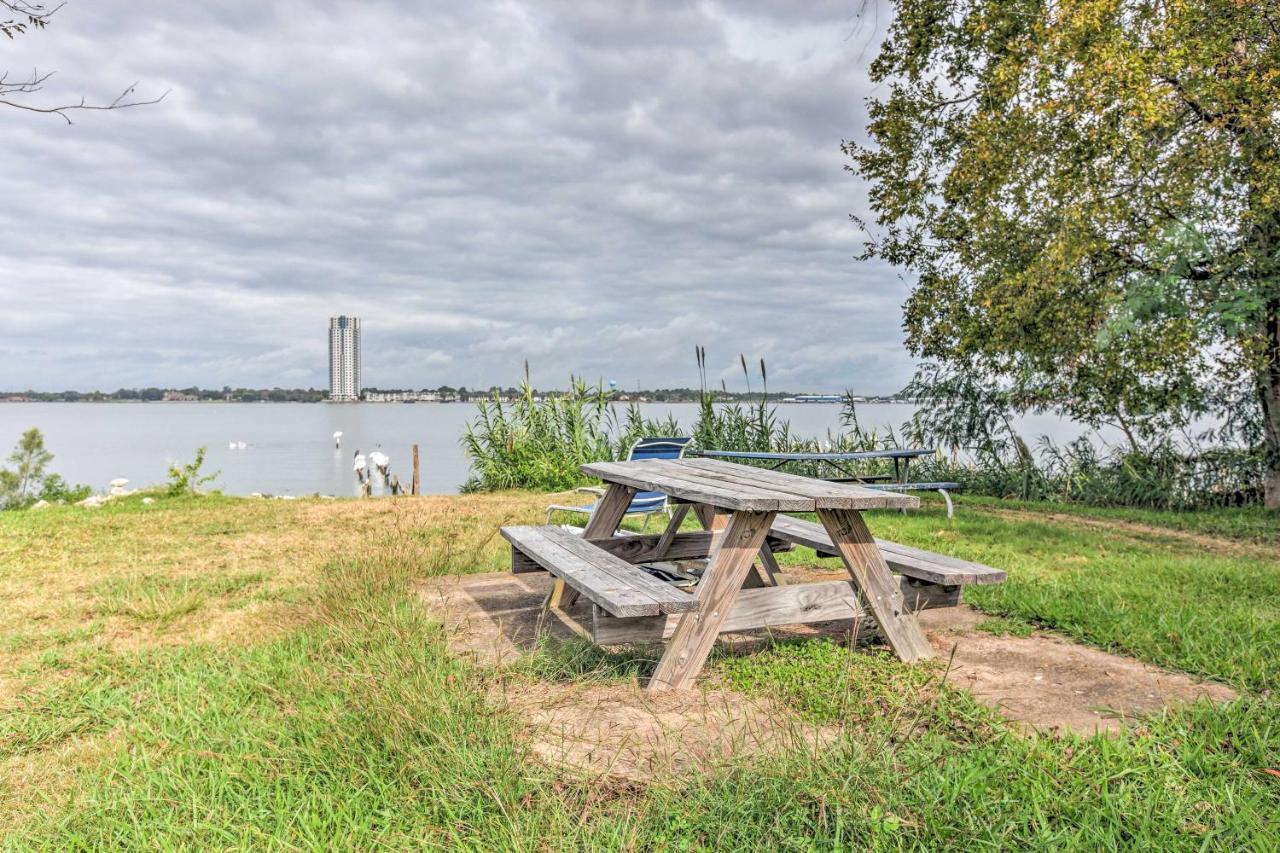 Spacious Kemah Clear Lake Home With Porch And Fire Pit エクステリア 写真