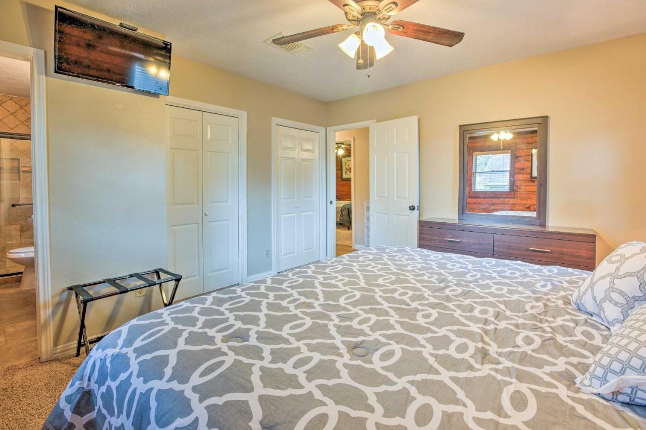 Spacious Kemah Clear Lake Home With Porch And Fire Pit エクステリア 写真