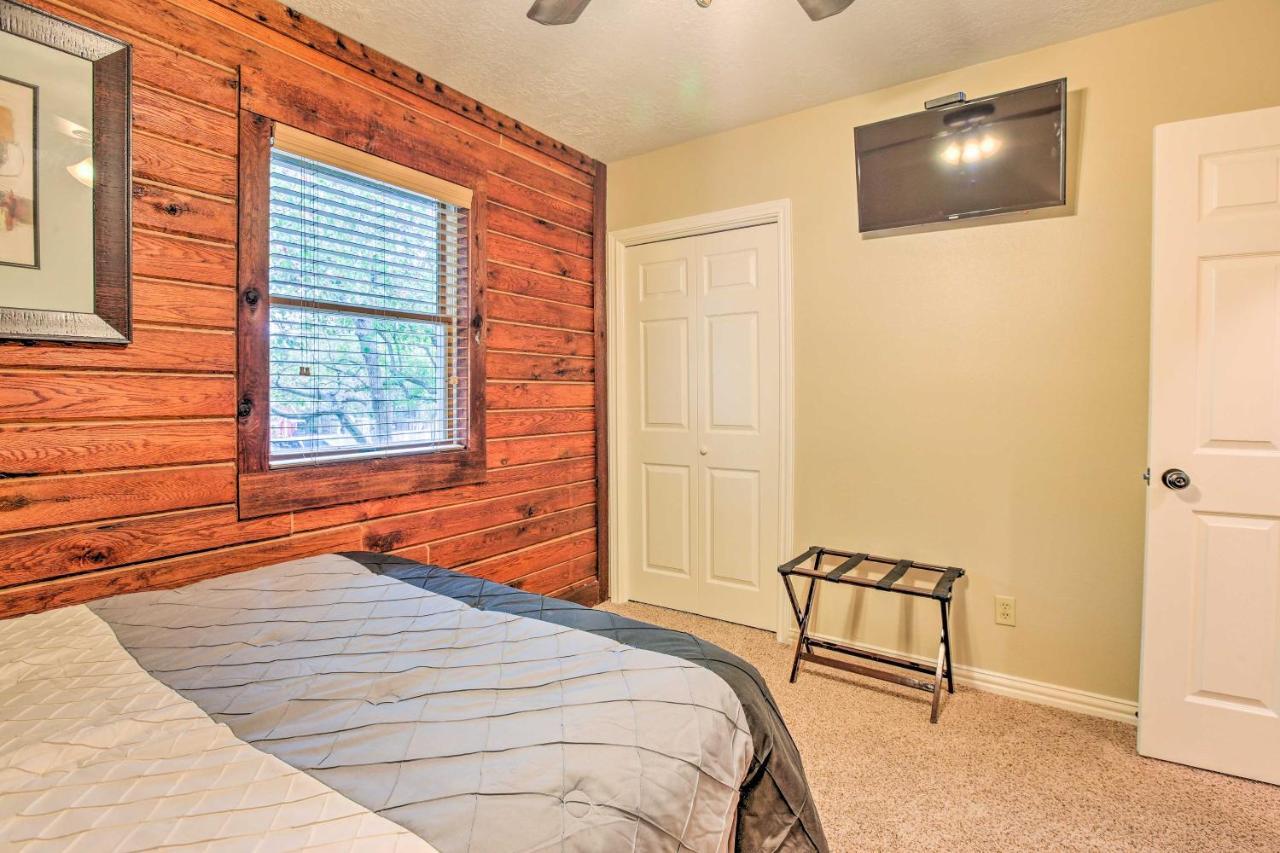 Spacious Kemah Clear Lake Home With Porch And Fire Pit エクステリア 写真